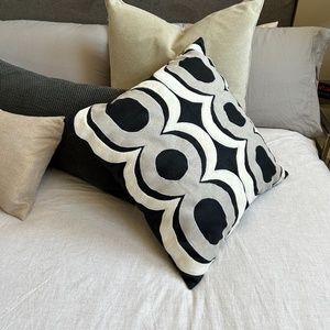 'V Rugs and Home' gorgeous b&w Pillow